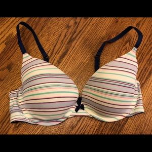 Victoria’s Secret plunge bra 38c